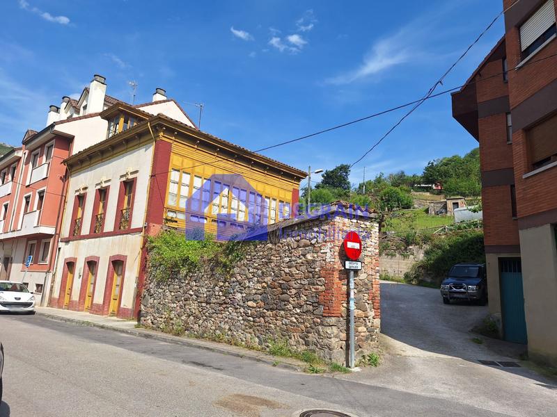 Foto 190d7054-4f9d-4ed1-9980-f5c6bfb43399. Casa adossada a Lena