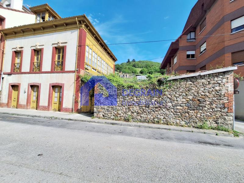 Foto 671efd71-03ee-464b-ac55-9eb6e894f63d. Casa adossada a Lena