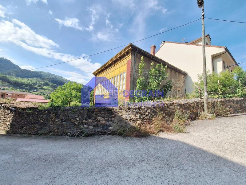 Foto f247190e-7ec6-433d-9bf3-f150f26bdd55. Casa adossada a Lena