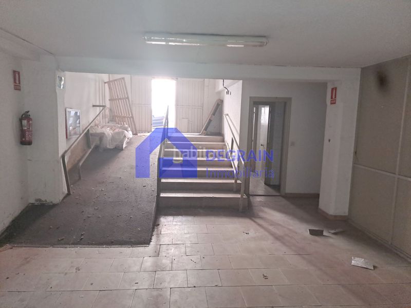 Foto 576977a5-17f8-43d3-8051-a05a0d7b8fe4. Local comercial a Vallobín Oviedo