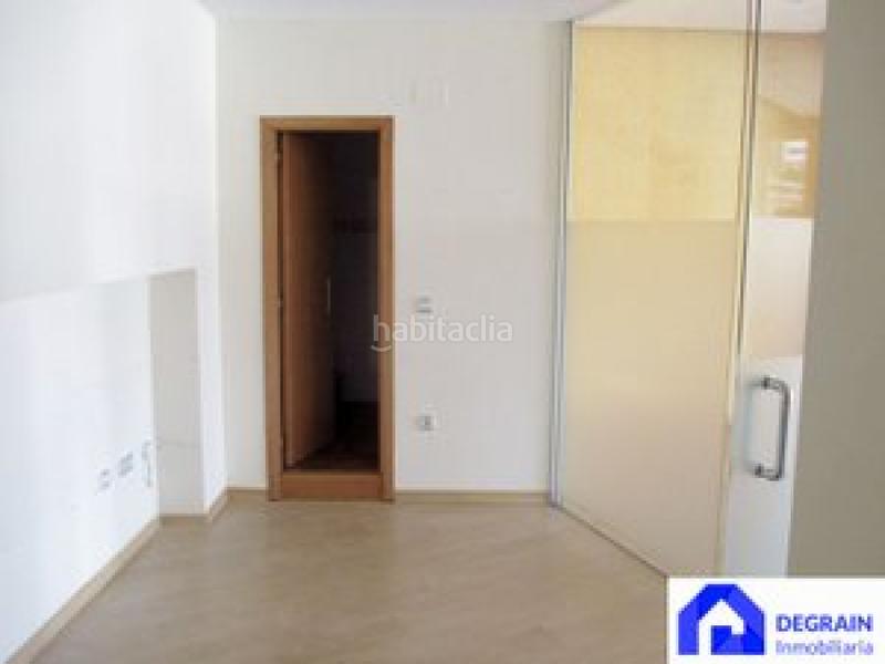 Foto 6513cd69-8659-4e8d-8be9-963584cc3d8d. Lloguer local comercial a Milán - Pumarín Oviedo