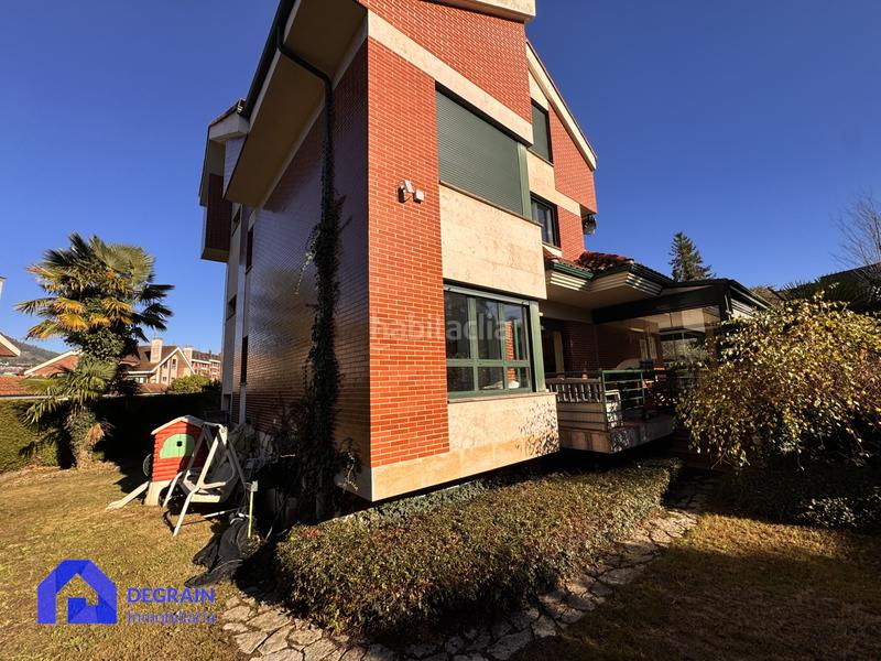 Foto a8cf6bf9-8e9e-45fb-a877-3851542a8bb9. Casa Olivares chalet independiente de lujo en Olivares Oviedo