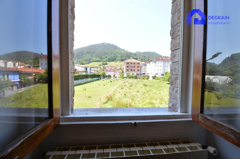 Foto 0c4e73c9-541f-4150-b123-a6f9ea3c5eb3. Haus mit heizung parking in Salas