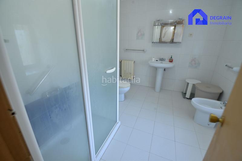 Foto 1a2be143-ba22-4638-8106-c48b9d1a3f76. Haus mit heizung parking in Salas