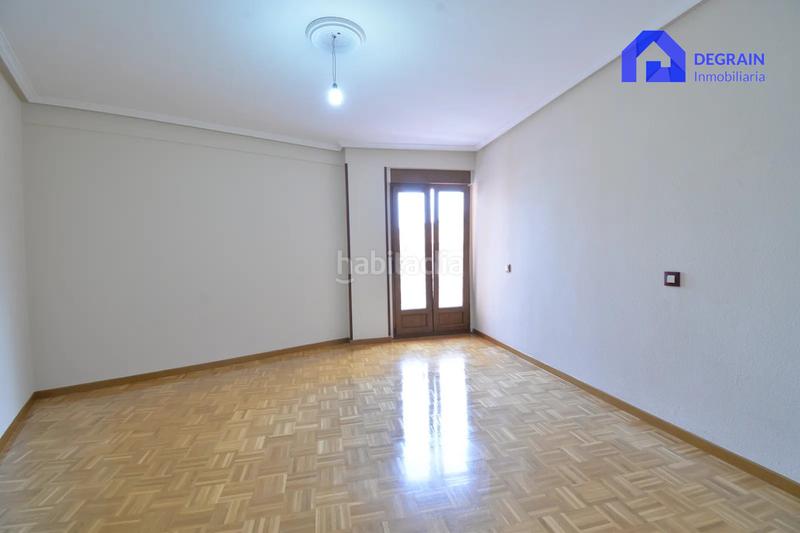 Foto 35335d10-e3d1-41ab-8f39-e4809ff8d813. Piso  en venta en posada de llanera. en Lugones Siero