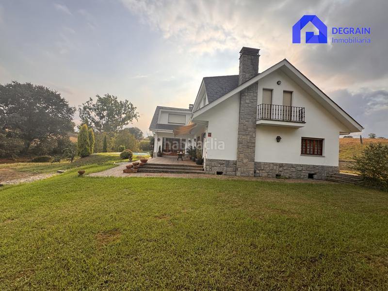 Foto 3d443733-c118-43a6-a68c-88c0a2d36ef0. Casa chalet independiente con pisicna en pola . en Siero