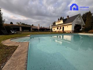 Casa  Pumarín - plaza les campes. Chalet independiente con pisicna en pola de siero.