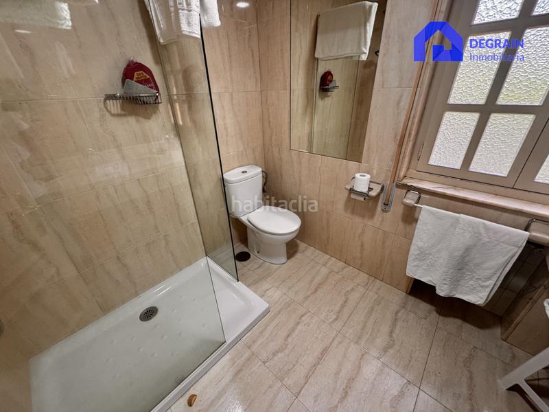 Foto a6a7288d-2d6c-419f-a4bb-48643de66f09. Casa chalet independiente con pisicna en pola . en Siero