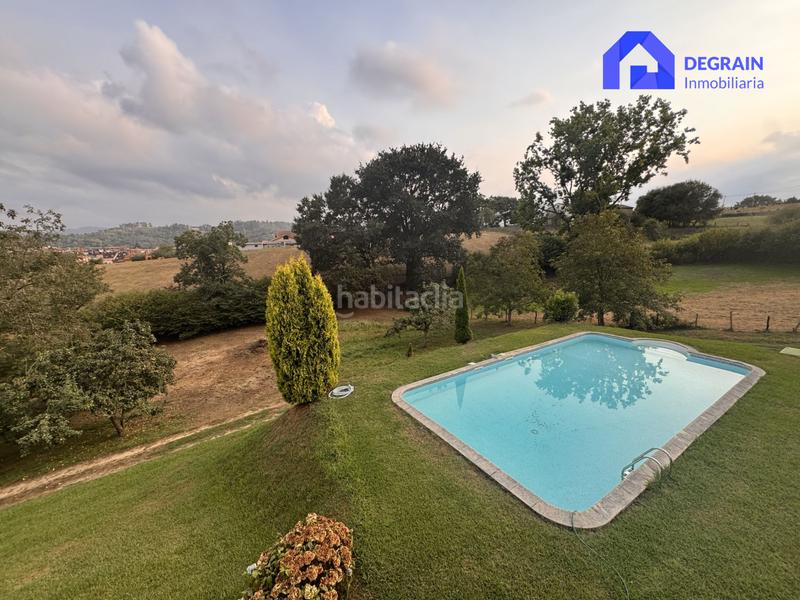 Foto be0995b5-6e56-4d0a-8a01-452a9f363597. Casa chalet independiente con pisicna en pola . en Siero
