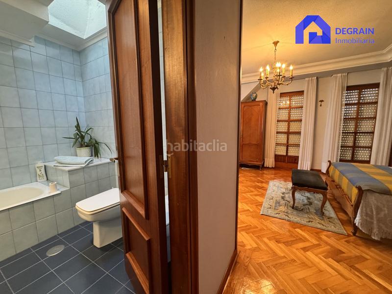 Foto ca882e5d-f2c4-4e8d-84ea-330fbfe39dc2. Casa chalet independiente con pisicna en pola . en Siero