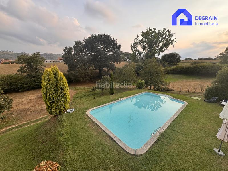 Foto dba2b887-6941-4e2d-a217-0291f2d2715c. Casa chalet independiente con pisicna en pola . en Siero