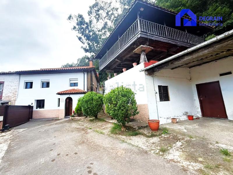 Foto b783f70f-e8e8-42a3-a737-c208d875762f. Casa a schiera con parcheggio in Pravia