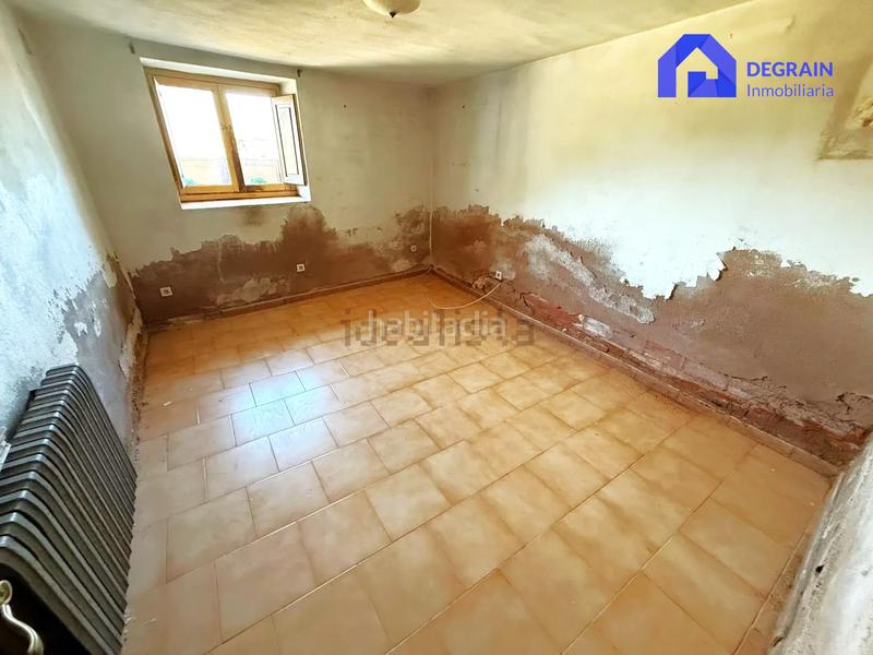 Foto e1fa4488-70b6-4467-853b-a0873fc521e1. Casa a schiera con parcheggio in Pravia