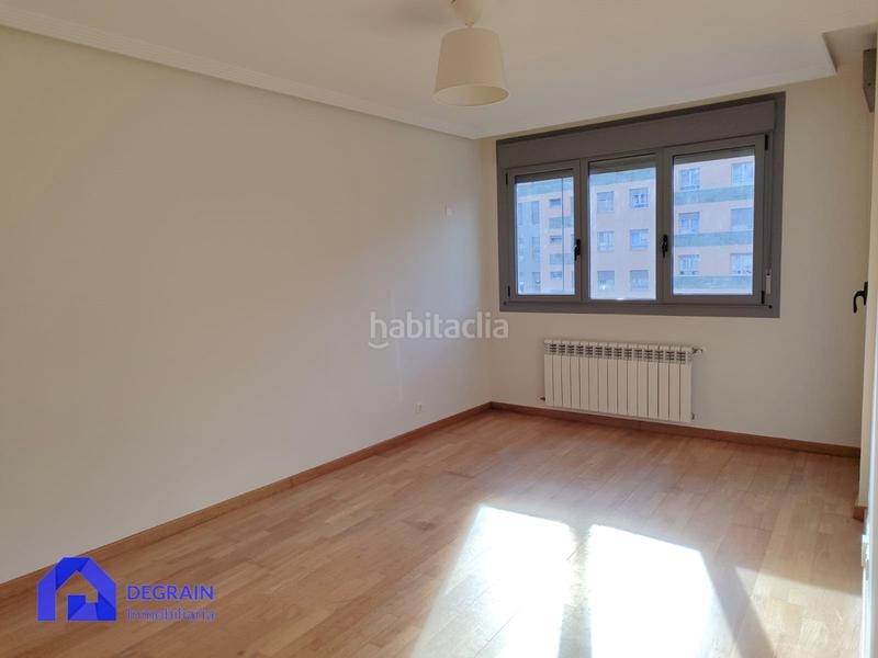 Foto 417dcf2e-f9a3-4381-a190-2d9ed1a84d2f. Alquiler piso apartamento en alquiler zona prados de la fuente. . en Oviedo