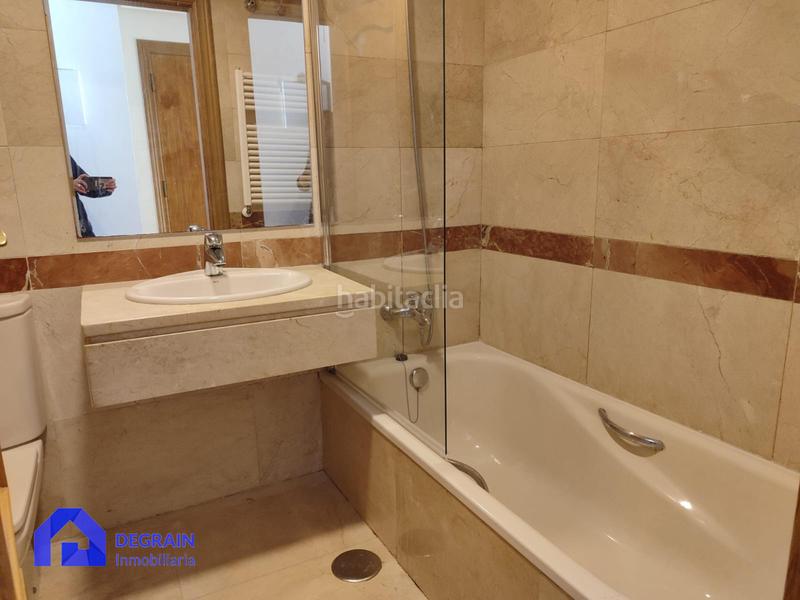 Foto a098cd73-8eb8-4bb3-b6dd-58374daebaaa. Alquiler piso apartamento en alquiler zona prados de la fuente. . en Oviedo