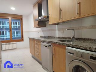 Rent Flat  Oviedo - calle foncalada. Fantastico piso vacío en alquiler tres dormitorios con garaje y