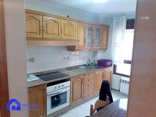 Etagenwohnung  Pola de lena - calle robledo. Venta de piso en pola de lena tres dormitorios con trastero