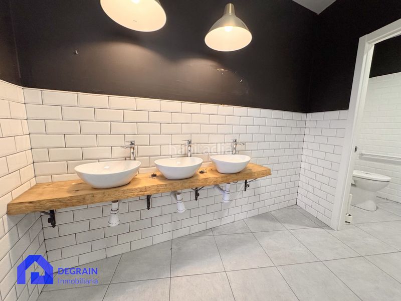 Foto acb765be-6ac9-42e2-8dc1-1b7c27a23e77. Local comercial a La Florida Oviedo