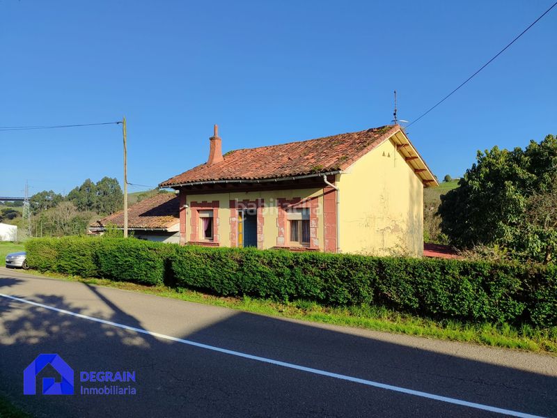 Foto a138cbe3-84a5-43e5-9ba0-defb03e2cc67. Casa adossada amb aparcament a Corvera de Asturias