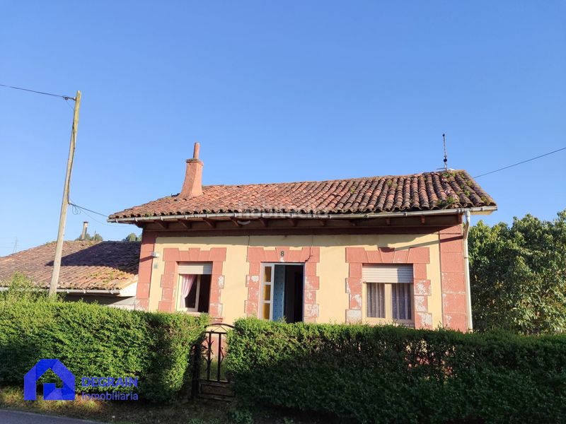 Foto a6f47578-6e0a-4da1-875f-eb158568e8e9. Casa adossada amb aparcament a Corvera de Asturias