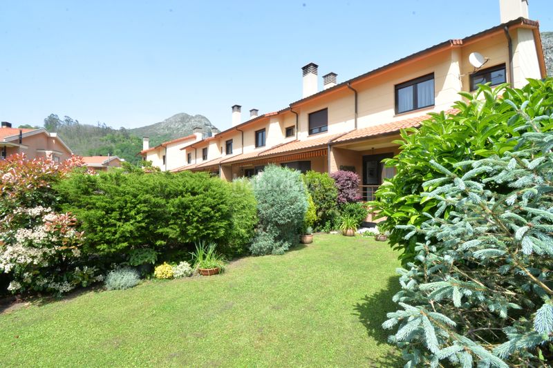 Foto 4395e704-9b18-4cf6-801b-57d2da3a1b11. Casa adossada amb calefacció aparcament a Morcín
