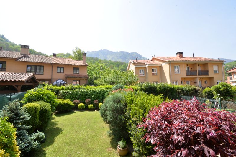 Foto 4e928a03-3cd4-4fe6-b39c-8a8b46d199f7. Casa adossada amb calefacció aparcament a Morcín