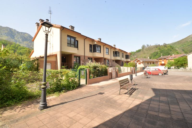 Foto d13729bf-1a32-4912-90cb-9adcf2f5fc4d. Casa adossada amb calefacció aparcament a Morcín
