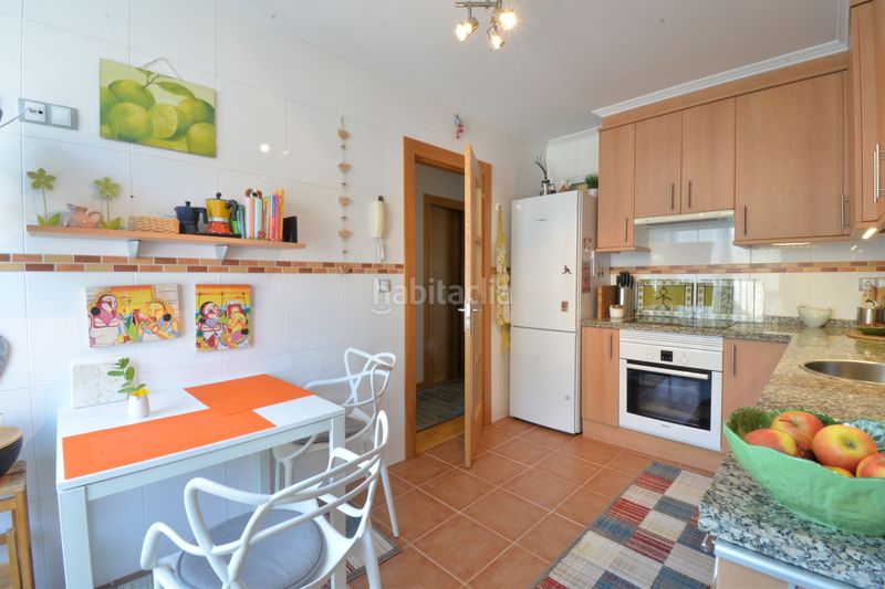 Foto d9a253f6-62e9-49be-999d-eecb446c875c. Casa adossada amb calefacció aparcament a Morcín