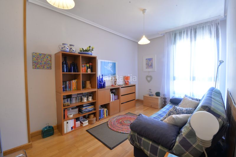Foto dd065c2c-bf97-4bfa-b0a7-3bf6640987e8. Casa adossada amb calefacció aparcament a Morcín