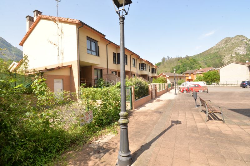 Foto f5e8f147-6db9-4094-8c6a-65b5b1e51f4d. Casa adossada amb calefacció aparcament a Morcín