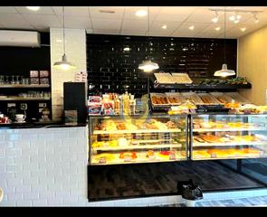 Traspaso Local Comercial en Las Dehesillas-Vereda de los Estudiantes. Ref4297 alquiler y traspaso de pastelería  cafetería con terraza