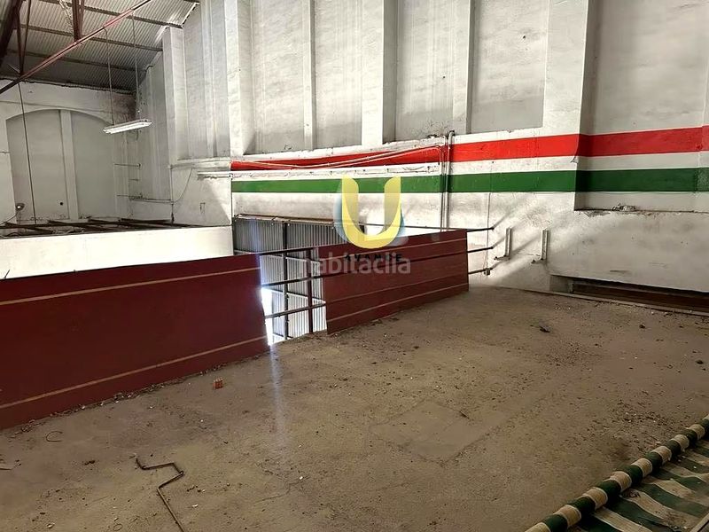 Foto 0badd152-e7d6-465c-ab21-ae4550a675e2. Rent industrial building in Don Benito