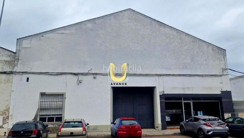 Foto db4e6a74-d3e1-4edd-b2e7-fad116abf8d3. Rent industrial building in Don Benito