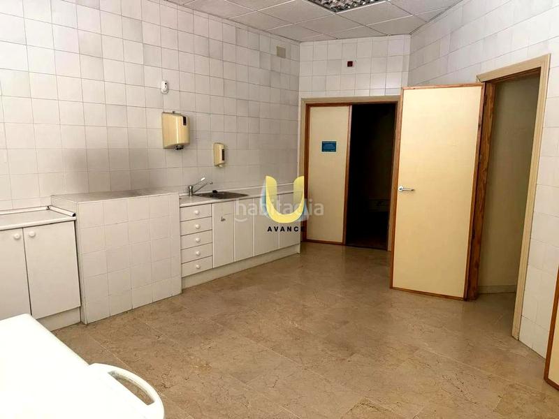 Foto 1f2e81b3-d875-4f2a-aeb5-9059d56f174a. Location local commercial dans Villayuventus-Renfe Parla