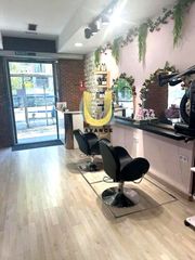 Traspàs Local Comercial a Palos de Moguer. Prefun4648 unionsol ofrece en alquiler y traspaso peluquería  ce