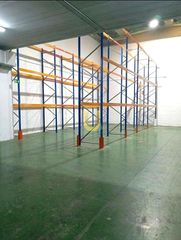 Nau industrial a Reyes Católicos
