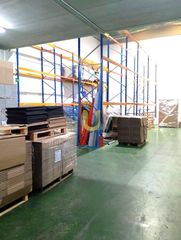 Fabrikhalle in Reyes Católicos