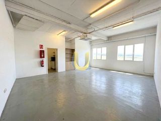 Rent Office space in Ensanche de Vallecas-La Gavia. Refun4824 unionsol ofrece en alquiler 2 oficinas de 55 m2 cada u
