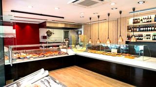 Transfer Business premise in Canillejas. Refun4861 unionsol ofrece en alquiler y traspaso por jubilación