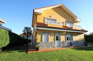 Xalet en Villalegre - La Luz. Extraordinario chalet independiente en zona residencial de avil