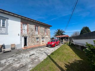 Casa en Pravia. 