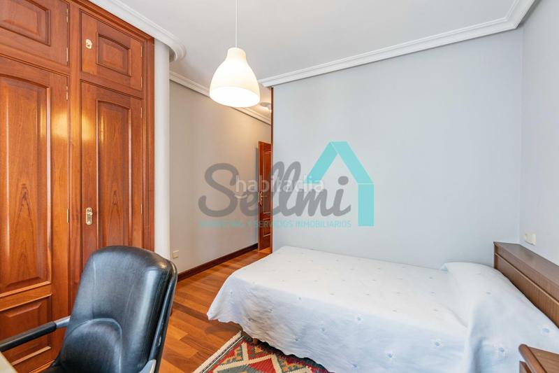 Foto bb4d1bf4-a806-4813-ad90-32ec5008e700. Alquiler piso en Masip Oviedo