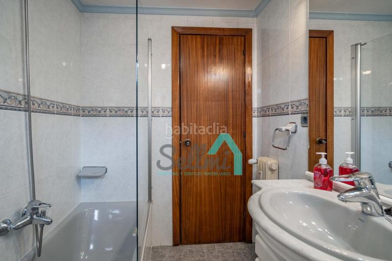 Foto f9ba8b8b-99f1-4d7e-b5c7-ddb2b71555dc. Alquiler piso en Santo Domingo - El Campillín Oviedo
