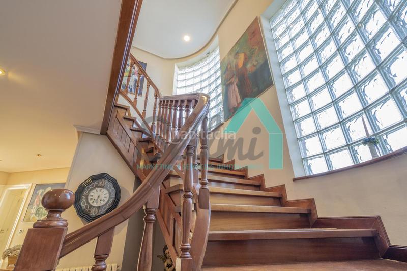 Foto ef18ffe2-559b-4c42-90a7-842dc7806a2d. Casa en Parroquias Sur - La Manjoya Oviedo