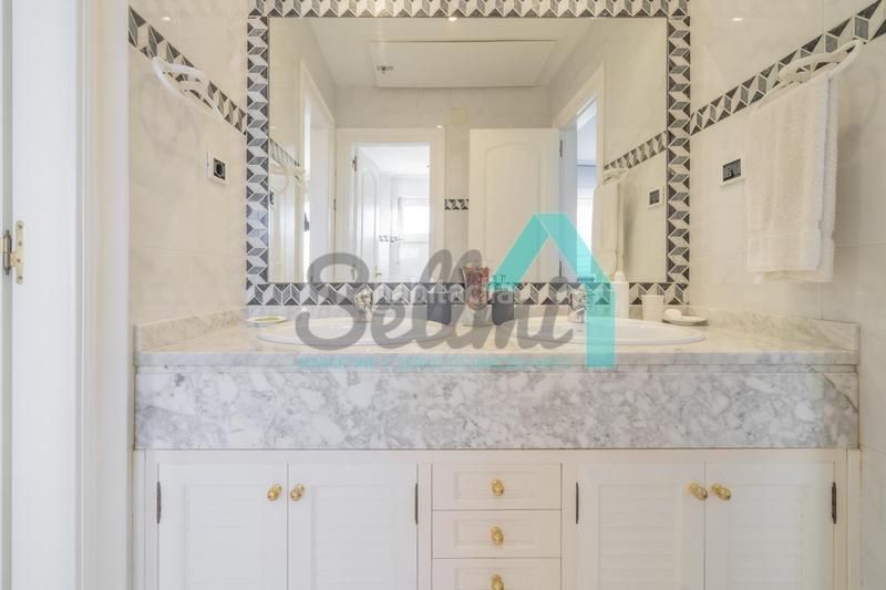 Foto 5f9ccf0c-8c63-4dc9-bfdf-58729f1e799a. Haus mit heizung parking in Parroquias Sur - La Manjoya Oviedo