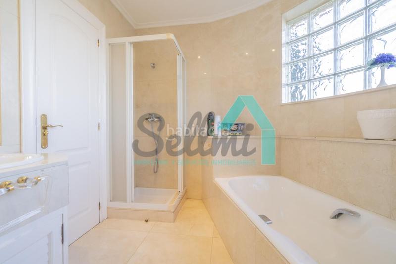 Foto b115b7f2-d378-4a96-843f-2cbdc01f0599. Haus mit heizung parking in Parroquias Sur - La Manjoya Oviedo