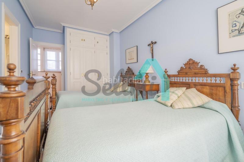 Foto 7393a7a8-f8fd-429f-9bf9-e3f00e95a322. House with heating parking in Parroquias Sur - La Manjoya Oviedo