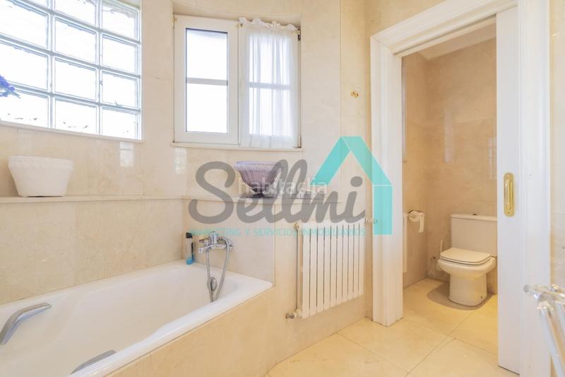 Foto e22caa5a-0fd7-460e-962f-7024a262eb6c. House with heating parking in Parroquias Sur - La Manjoya Oviedo