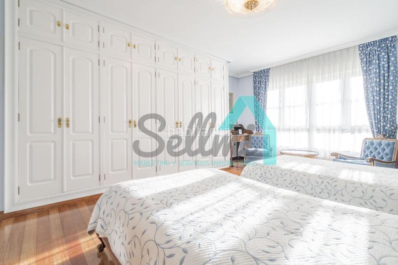 Foto f7238a25-21ac-4404-9653-4c5b132ea19e. House with heating parking in Parroquias Sur - La Manjoya Oviedo