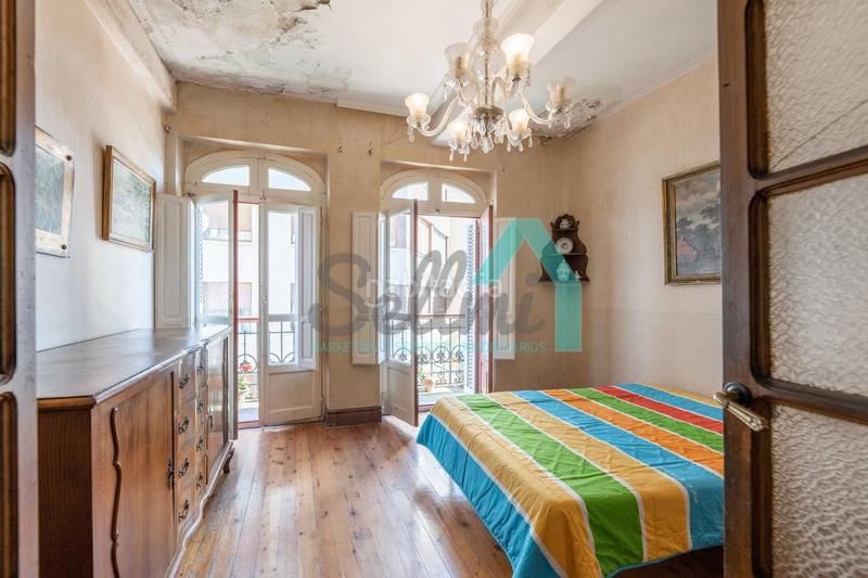 Foto 03a86e84-c8ab-478f-8419-3cdee1cc4bc4. Édifice dans Navia